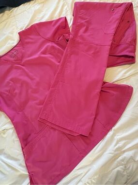 Pink HEALING HANDS PURPLE LABEL Scrub Set - TOP MED BOTTOMS SMALL